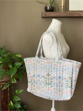 Morris & Co strawberry thief quilted tote bag pastel floral cottagecore print